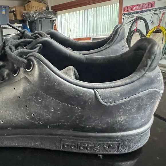 Used black Adidas original running shoes - Picture 2 of 3